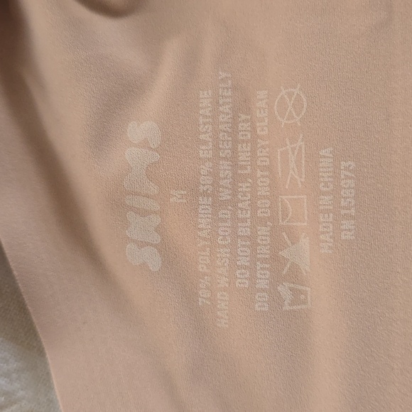 SKIMS Naked Plunge Bra Size:Medium Mica - Picture 5 of 5